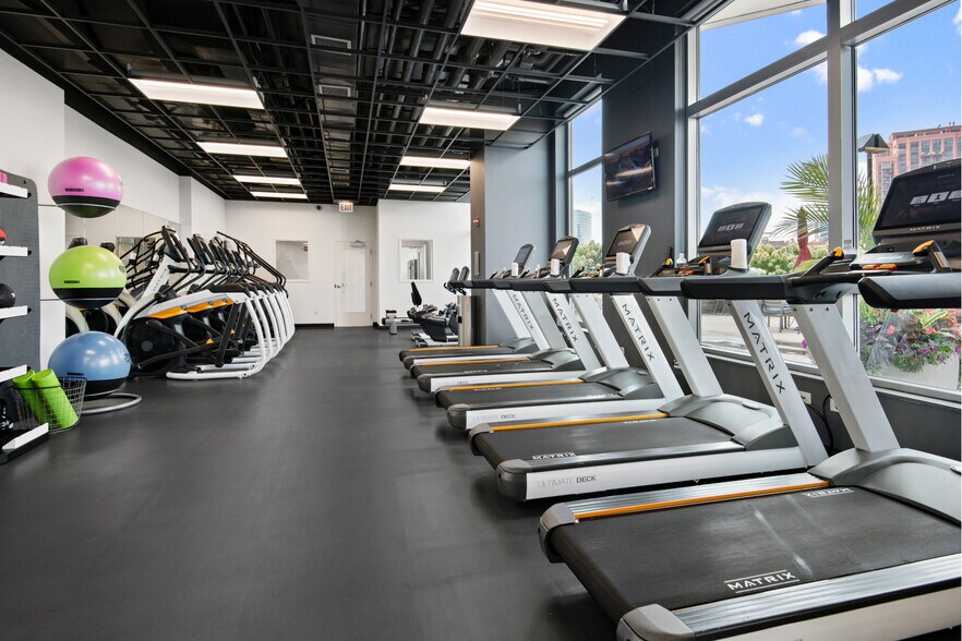 More Photos Of 300 N Canal St, Chicago Apartments For Sale