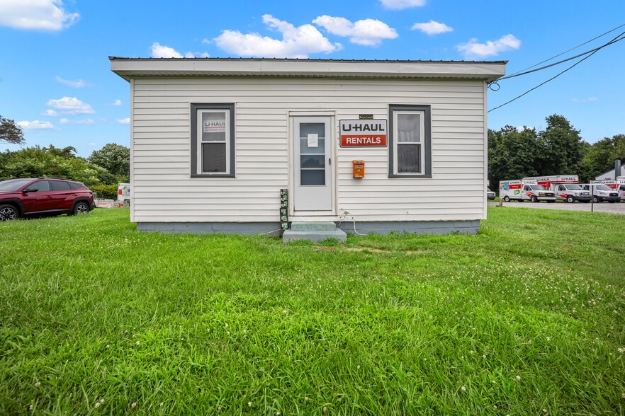 More Photos Of 2516-2518 N Dupont Pky, Middletown Freestanding For Sale