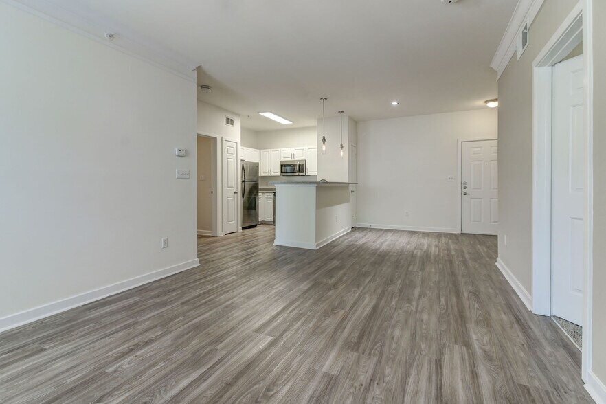 More Photos Of 1420 Annunciation St, New Orleans Apartments For Lease