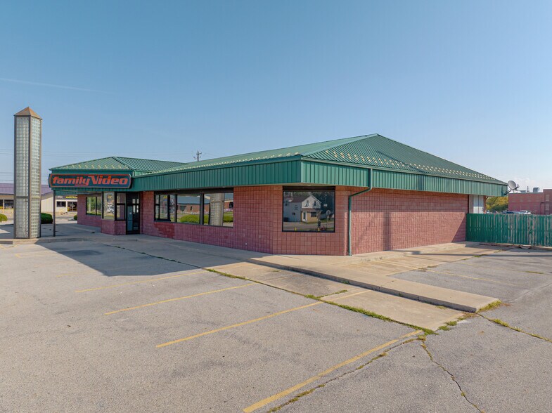 More Photos Of 730 West St, Grinnell Freestanding For Lease