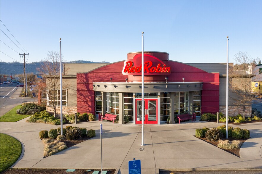 More Photos Of 1444 NW Garden Valley Blvd, Roseburg Unknown For Lease