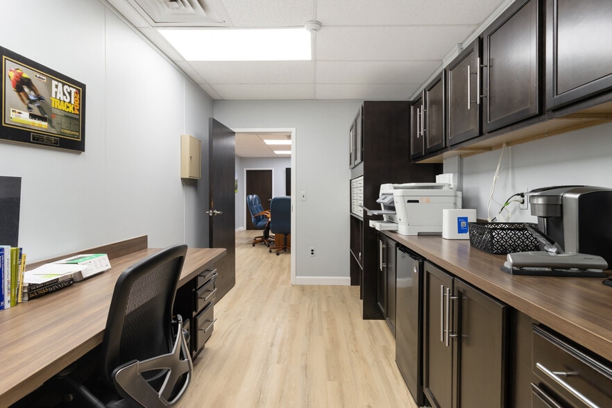 More Photos Of 20411 W 12 Mile Rd, Southfield Office For Sale