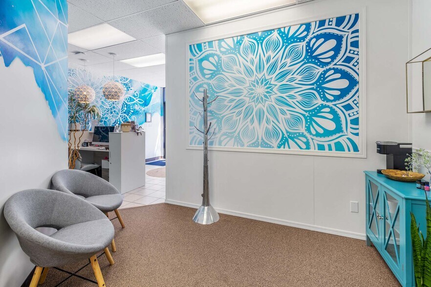 More Photos Of 1470-1476 St. Paul St, Kelowna Storefront Retail Office For Sale