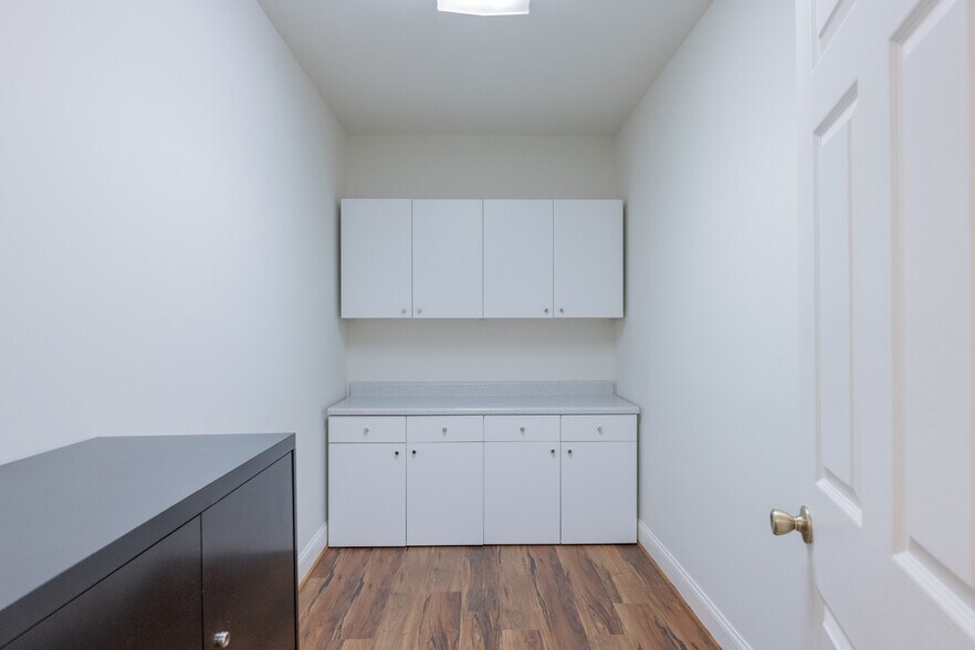 More Photos Of 10470-10476 Armstrong St, Fairfax Medical For Sale