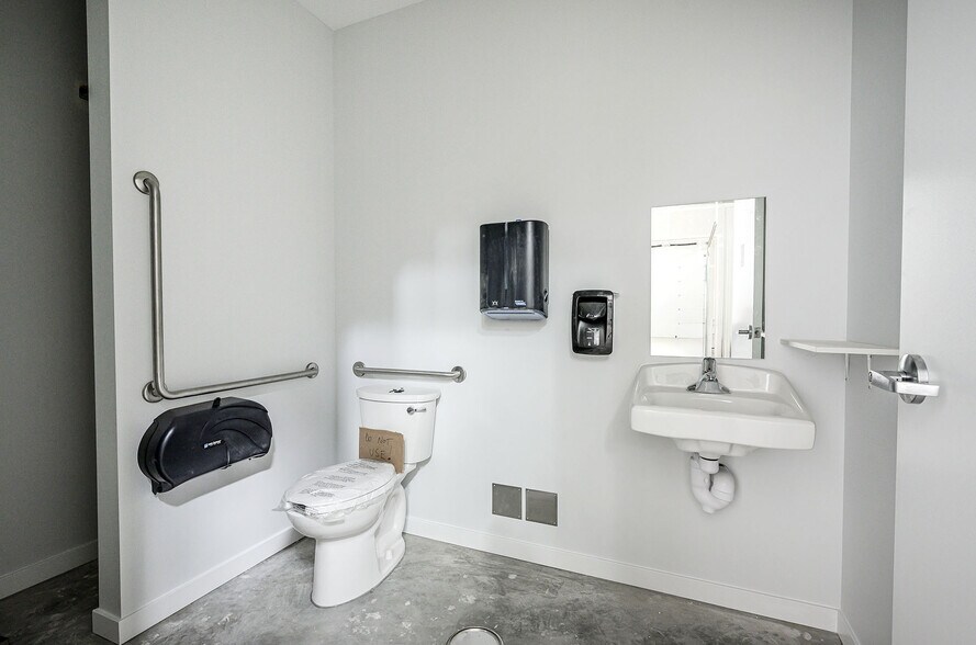 More Photos Of 240 Larkspur St, Kamloops Industrial For Sale