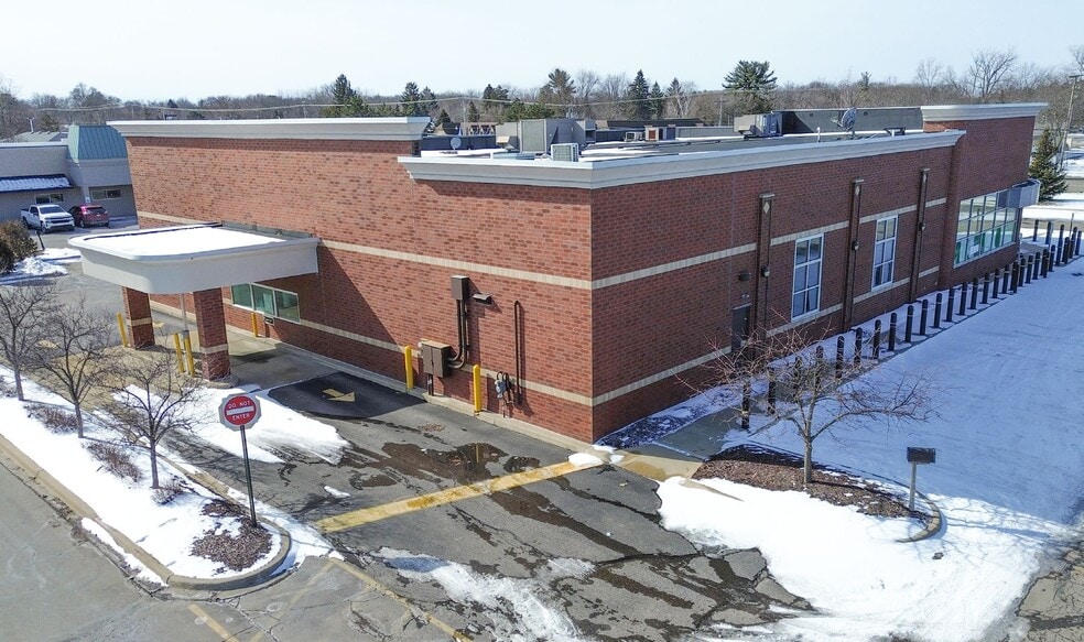 More Photos Of 1020 E Hill Rd, Grand Blanc Freestanding For Lease