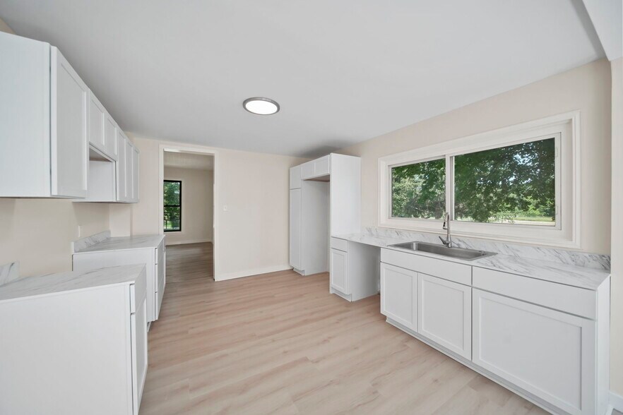 More Photos Of 15379 Howard Rd, Hanover Flex For Sale