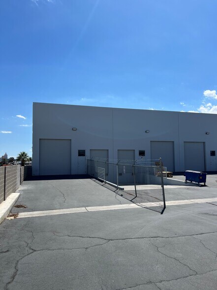More Photos Of 5075 Cameron St, Las Vegas Distribution For Lease