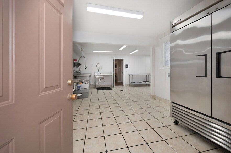 More Photos Of 1512 E Bayview Blvd, Norfolk Freestanding For Sale