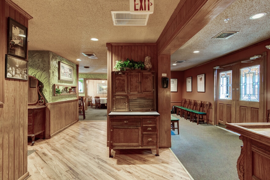 More Photos Of 1702 Park Hill Dr, Gainesville Restaurant For Sale