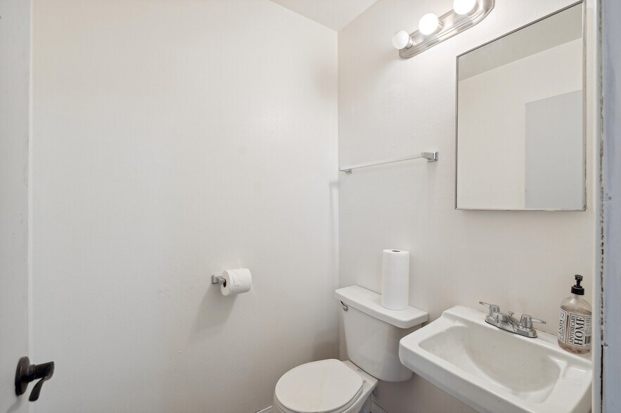 More Photos Of 12455 Branford St, Pacoima Warehouse For Sale