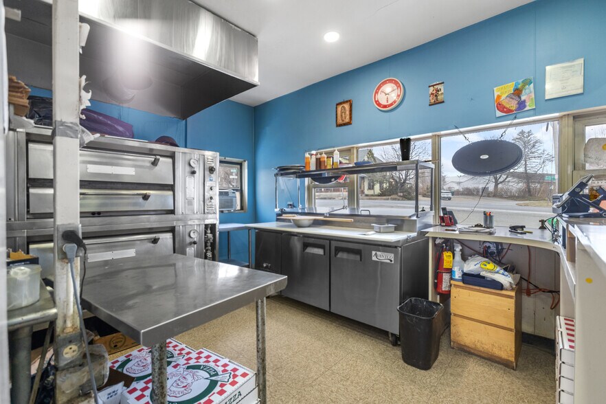 More Photos Of 399 Nottingham Rd, Nottingham General Retail For Sale