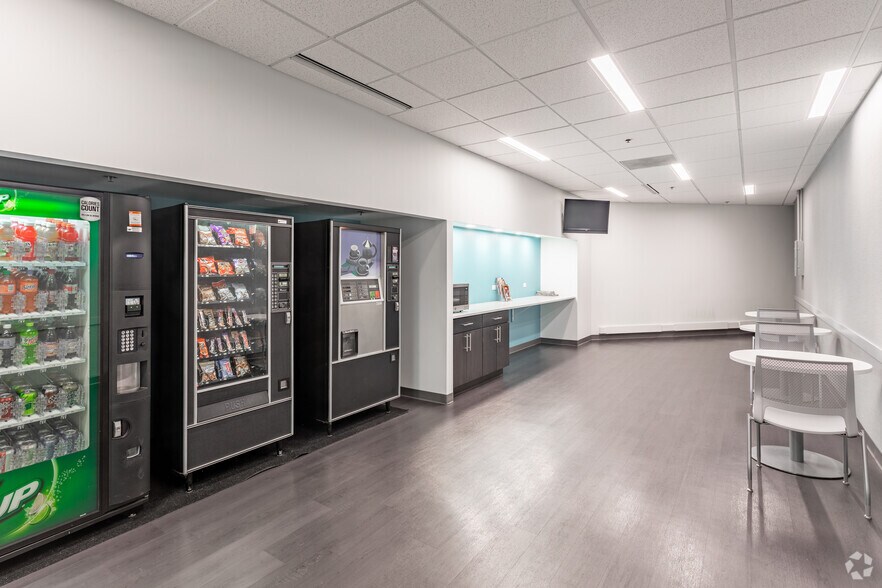 More Photos Of 2800 S River Rd, Des Plaines Office For Lease