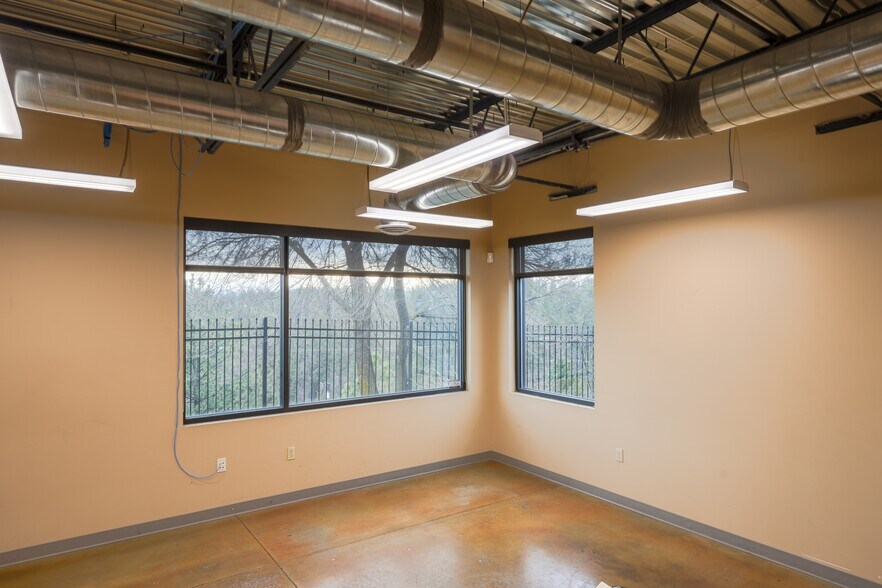 More Photos Of 4212 W Sunset Blvd, Spokane Flex For Sale