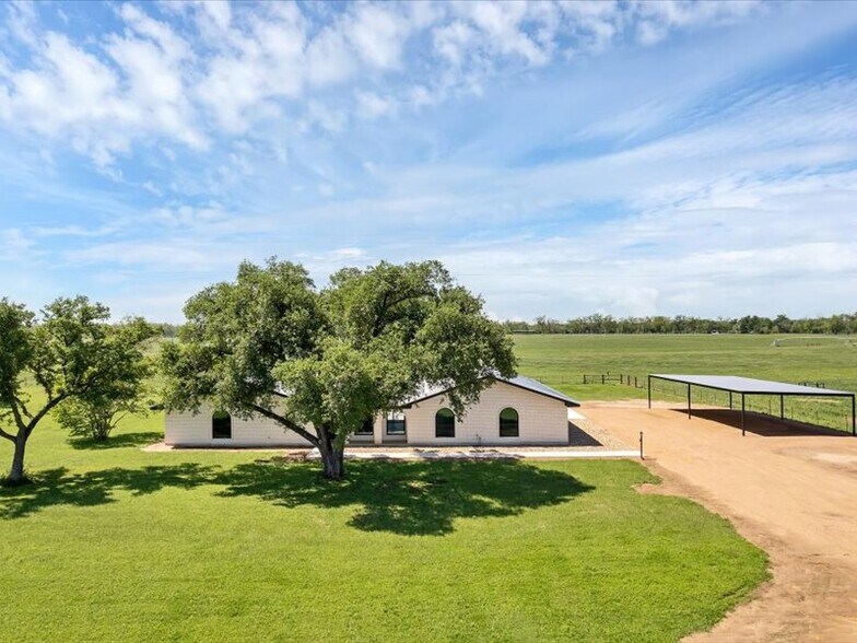 More Photos Of 2719 Post Oak Rd, Webberville Specialty For Lease