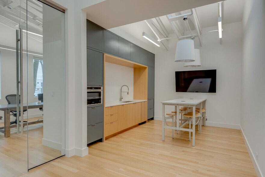 More Photos Of 407 Humphreys St, Nashville Office For Lease