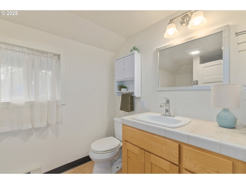 More Photos Of 1492 Pearl St, Eugene Office For Sale