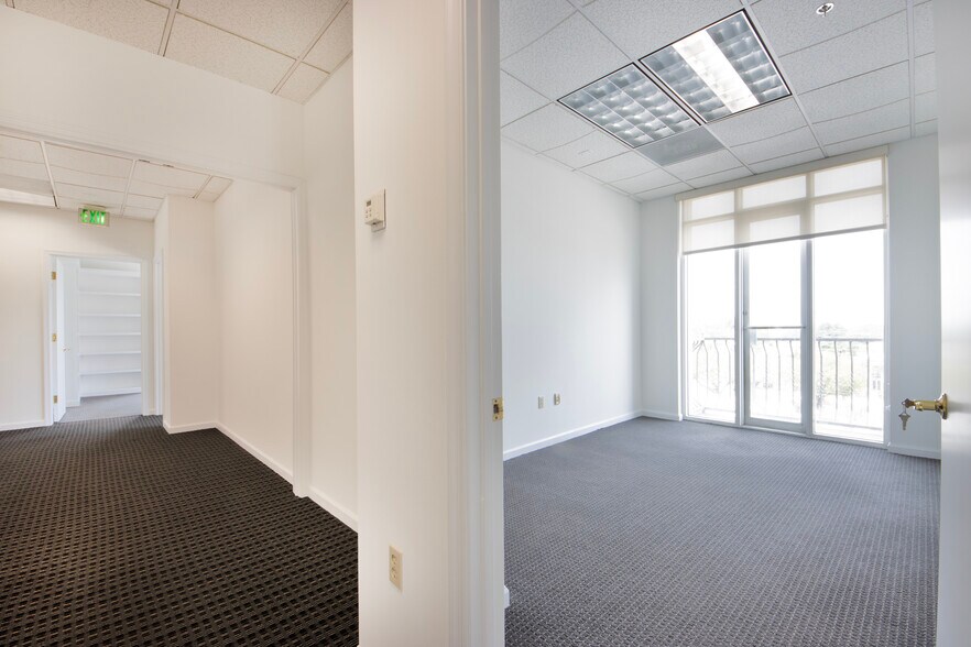 More Photos Of 888 E Las Olas Blvd, Fort Lauderdale Office For Lease