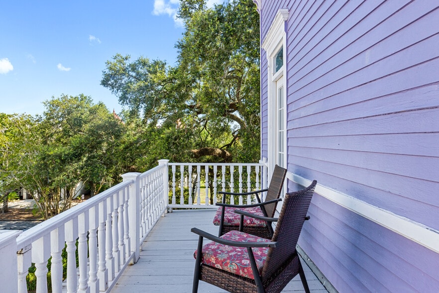 More Photos Of 402 E Gaston St, Savannah Hospitality For Sale