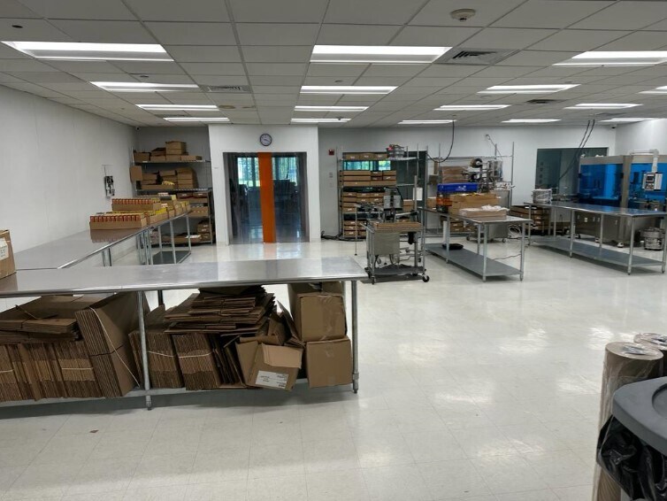 More Photos Of 48 Mall Dr, Hauppauge Light Manufacturing For Lease