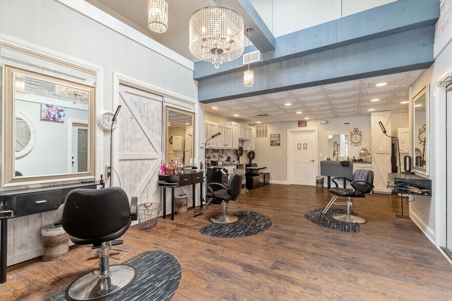 More Photos Of 2019-2025 Main Street Rd, Spring Grove Freestanding For Sale