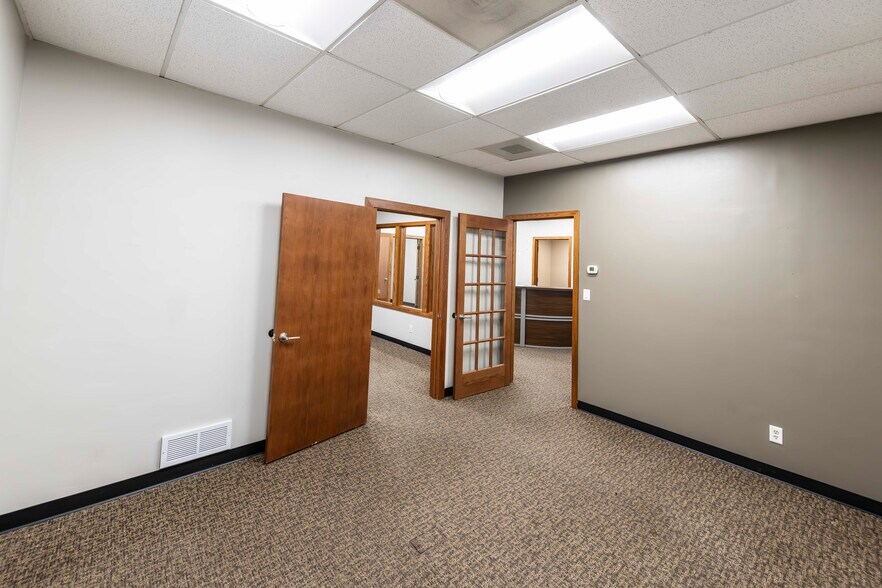 More Photos Of 1119 N 42nd St, Grand Forks Office For Lease