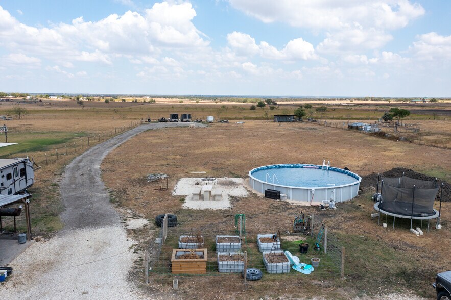 More Photos Of 1316 County Road 305, Jarrell Land For Lease