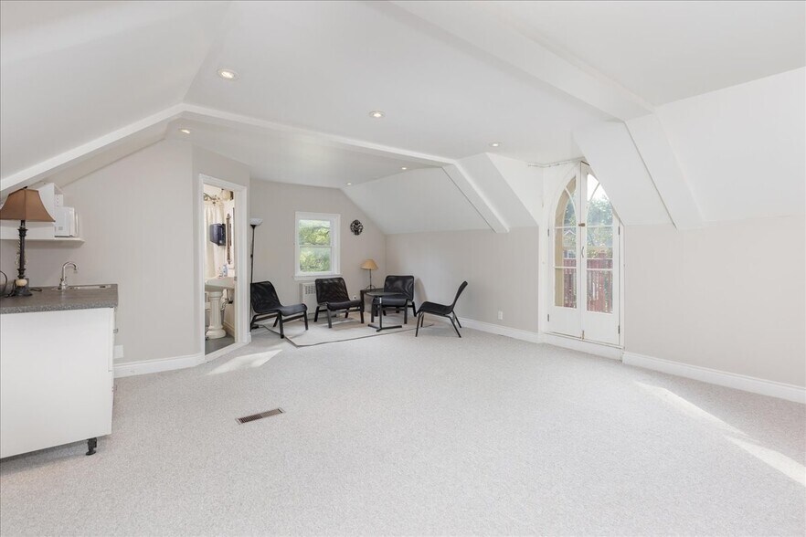 More Photos Of 50 Wellington St E, Aurora Office Residential For Sale