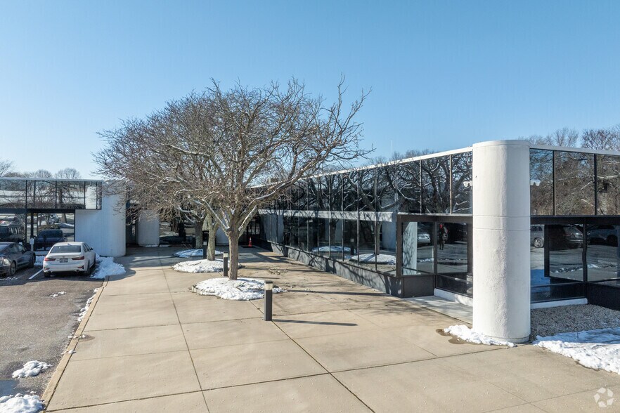 More Photos Of 1660 Walt Whitman Rd, Melville Office For Lease