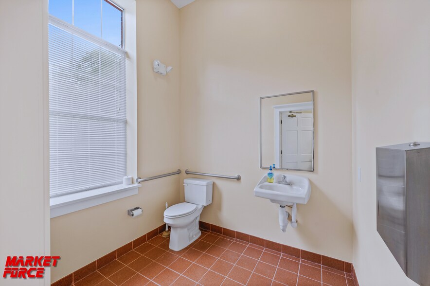 More Photos Of 900 State Route 16, Saint Augustine Bank For Lease