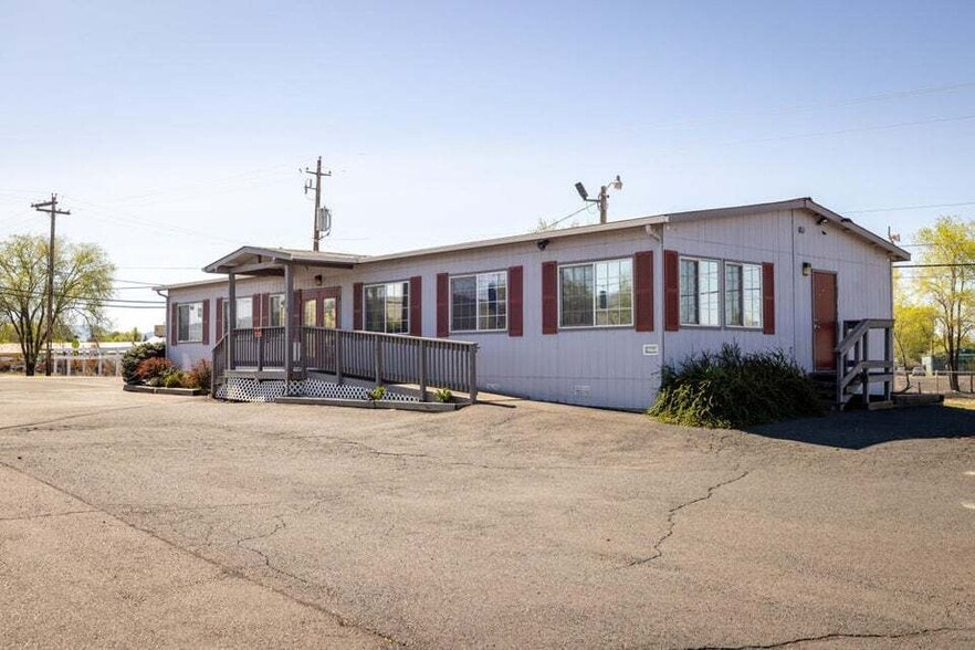 More Photos Of 3350 S 6th St, Klamath Falls Auto Dealership For Sale