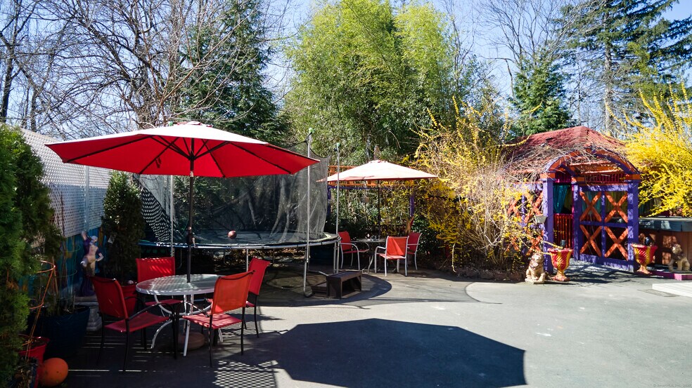 More Photos Of 39 Capen St, Hartford Multifamily For Sale