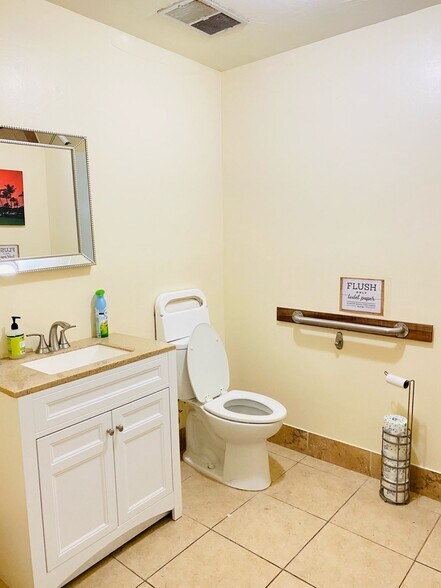 More Photos Of 2488 Newport Blvd, Costa Mesa Office For Lease