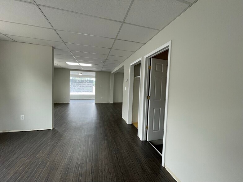 More Photos Of 744-748 Montauk Hwy, Bayport Storefront Retail Residential For Lease