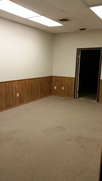 More Photos Of 3601 W Harry St, Wichita Flex For Sale