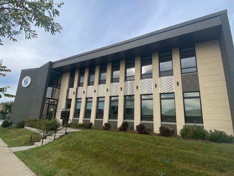 More Photos Of 4757 N 76th St, Milwaukee Office For Lease