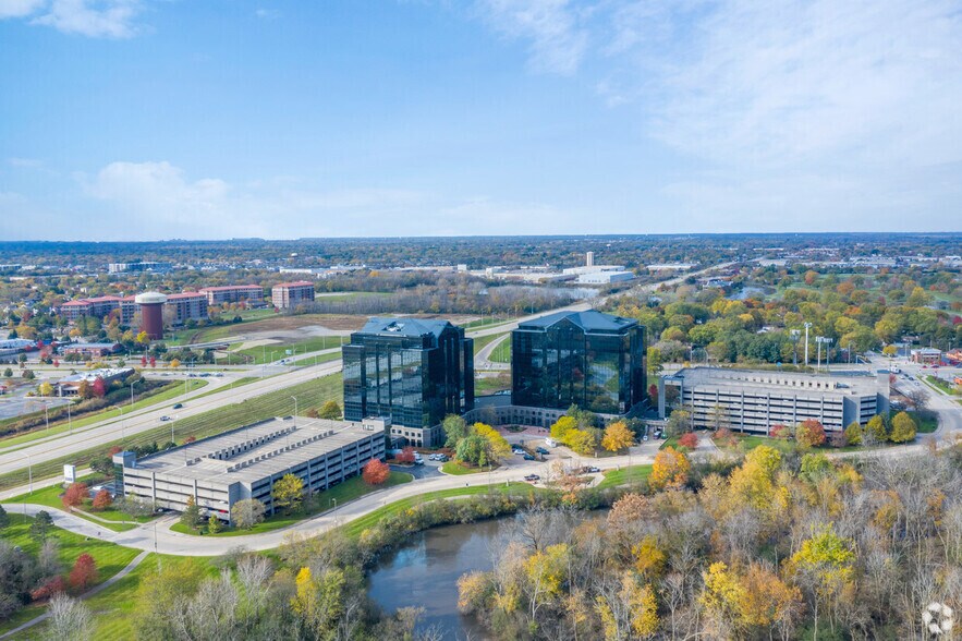 More Photos Of 2100 E Lake Cook Rd, Buffalo Grove Office For Sale
