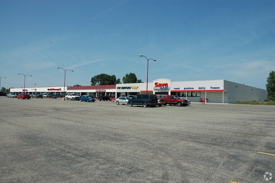 More Photos Of 9098-9136 Miller Rd, Swartz Creek General Retail For Sale