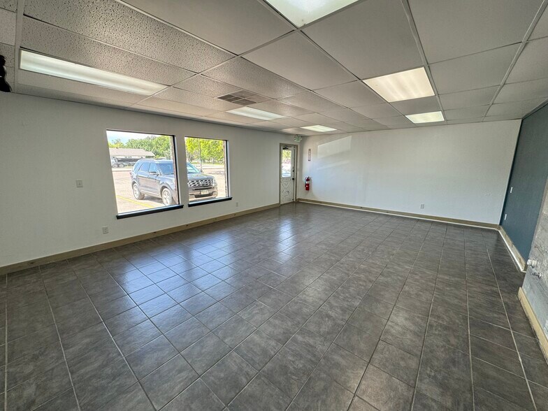 More Photos Of 218 N 2nd St, La Salle Storefront For Lease