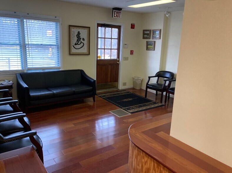 More Photos Of 531-535 W Main St, Norwich Medical For Sale