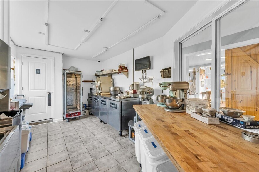 More Photos Of 357 W Main St, Searsport Freestanding For Sale