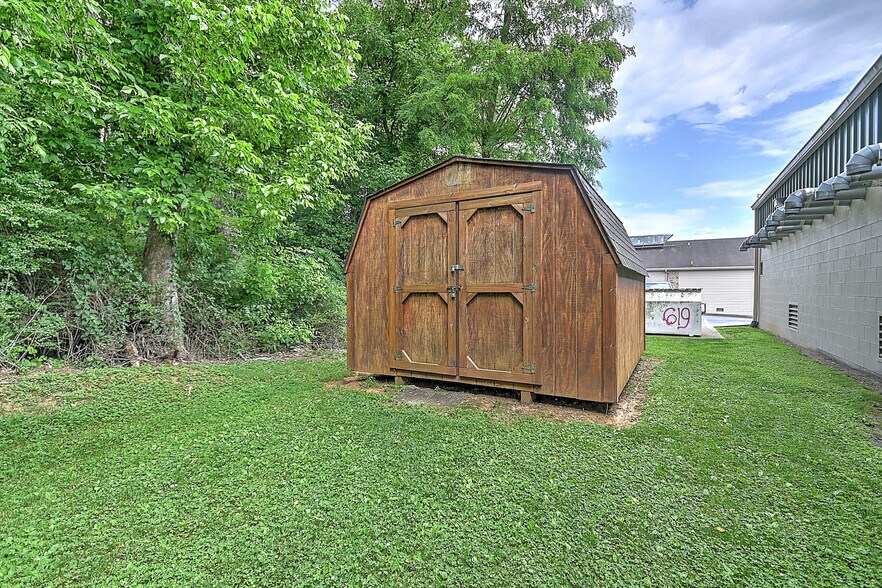 More Photos Of 245 Gate City Hwy, Bristol General Retail For Sale