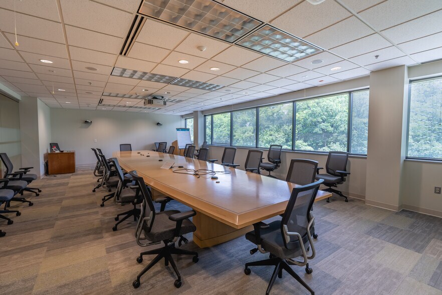 More Photos Of 20255 Victor Pky, Livonia Loft Creative Space For Lease