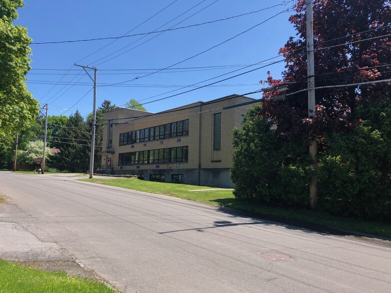 More Photos Of 400 Clinton St, Fayetteville Manufacturing For Lease