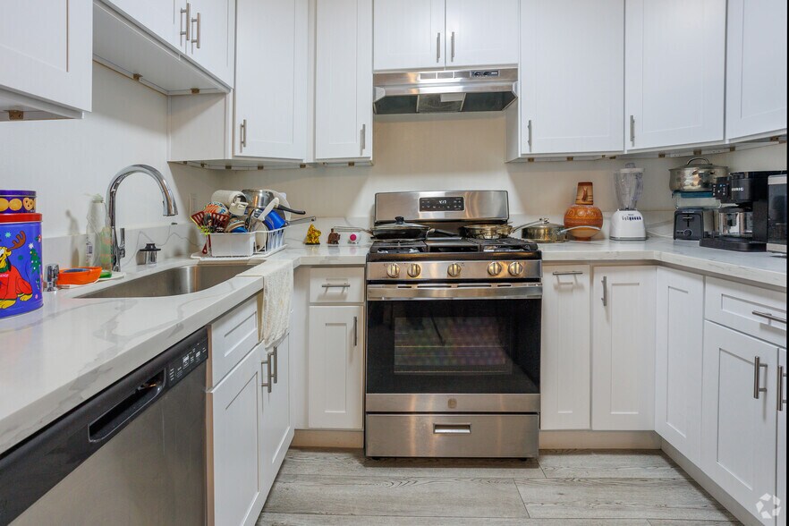 More Photos Of 7246 Petrol St, Paramount Apartments For Sale