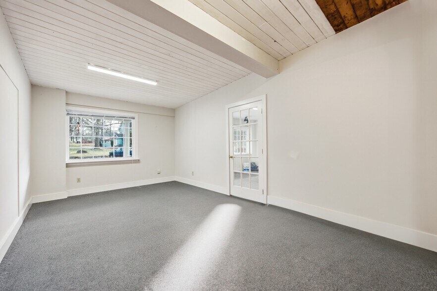 More Photos Of 33 Deep River Rd, Centerbrook Flex For Sale