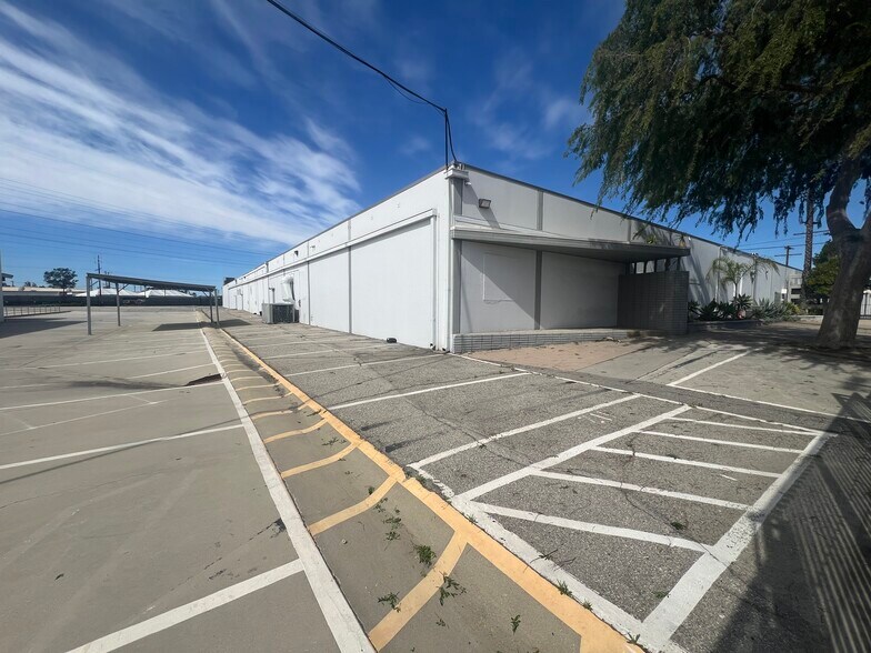 More Photos Of 7333 Radford Ave, North Hollywood Warehouse For Sale