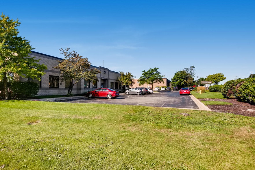 More Photos Of 1840-1864 S Elmhurst Rd, Mount Prospect Unknown For Lease