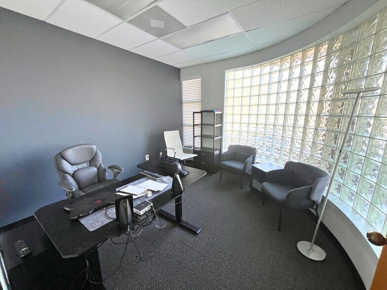 More Photos Of 9 Oak Branch Dr, Greensboro Service For Lease