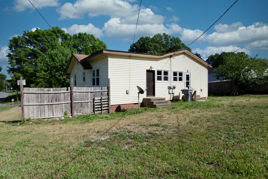 More Photos Of 5304 Eaton Cir, Charlotte Multifamily For Sale